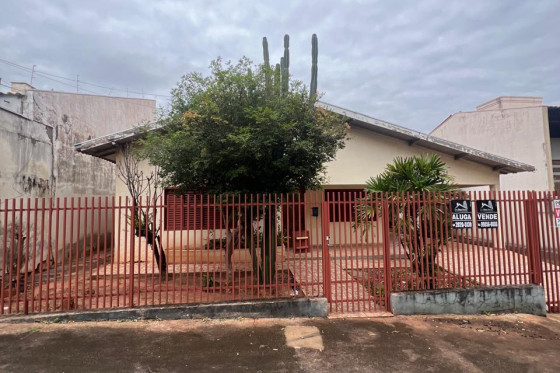 Casa à venda - 500m² - Umuarama-PR